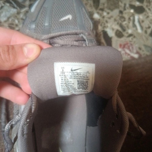 Nike P-6000 casual shoes size 42.5 like new black and silver