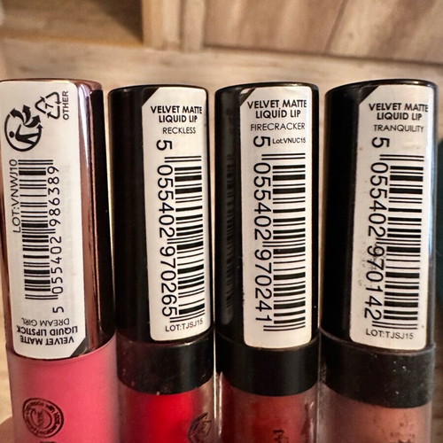 Velvet Matte Lipsticks from MUA like new, set of 4 liquid