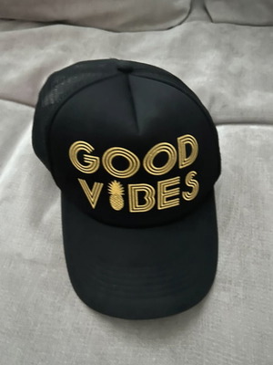 Hat one size summer, like new, black and gold