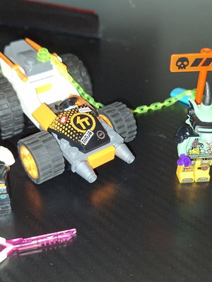 Lego Ninjago Cole Speeder Car like new with figures and collectible sword
