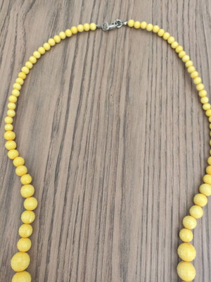 Necklace with yellow beads like new