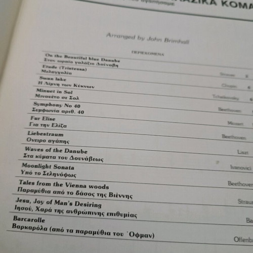 Set of 3 books with well-known easy classic foreign songs like new