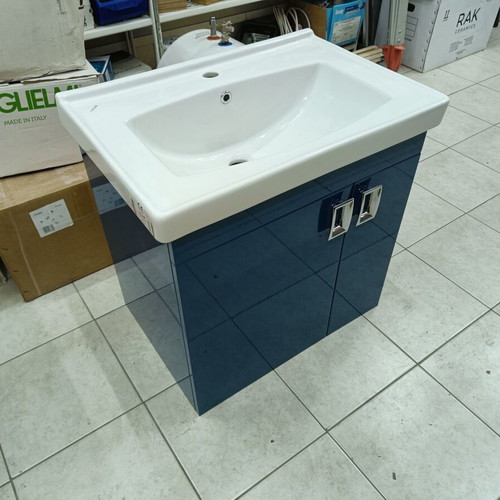 Bathroom cabinet with porcelain sink Creavit new, MDF lacquered
