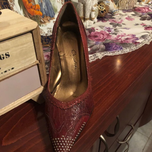 Italian leather Charlize pumps new, burgundy with studs
