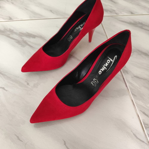 Red suede pumps size 39 like new