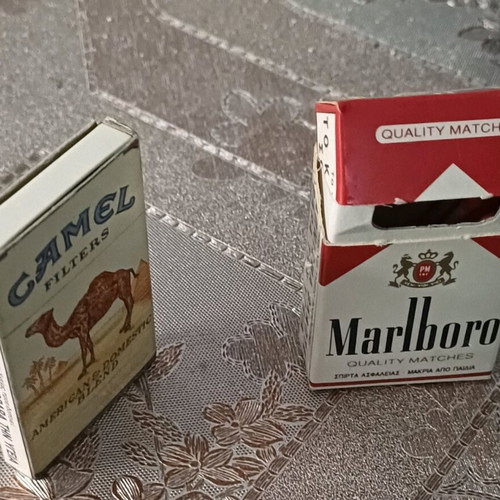 Collectible matchbox sets Camel and… - € 12,00