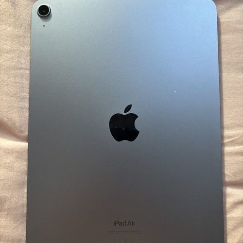 iPad Air 2022 with Apple Pencil and 4 cases