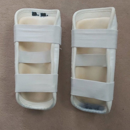 Taekwondo Winners hand protectors used, for ages 10 and up
