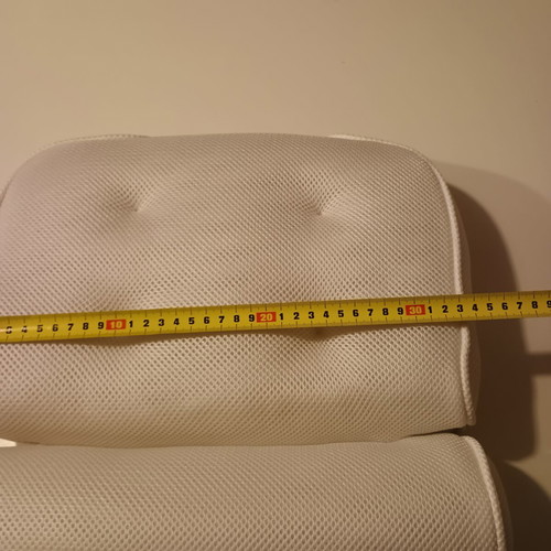 Travel pillow with 4 suction cups like new