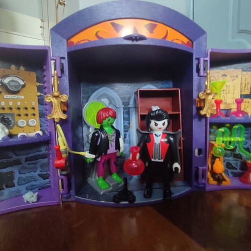 Playmobil play-box haunted house like new, code 5638