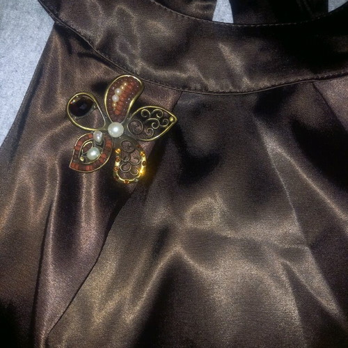 Vintage brown dress like new with flower brooch, size M