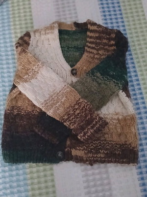Knitted used boys' sweater age 4-5 with buttons