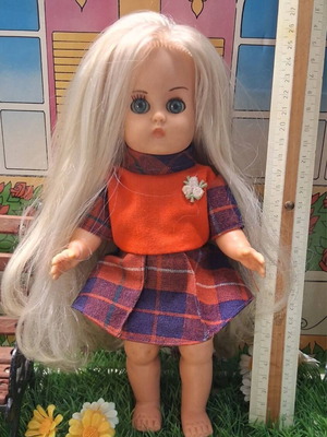 Bela Apergis doll used, excellent condition