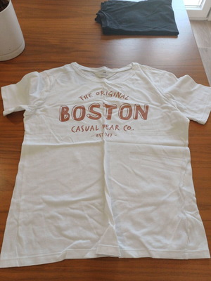 H&M children's t-shirts used, sizes 134 cm and 140 cm