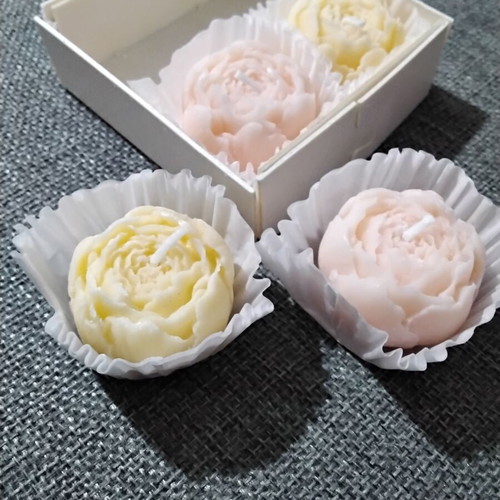 Flower-shaped candles set new