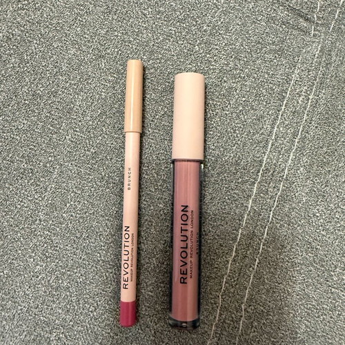 Revolution makeup set brand new, brunch color