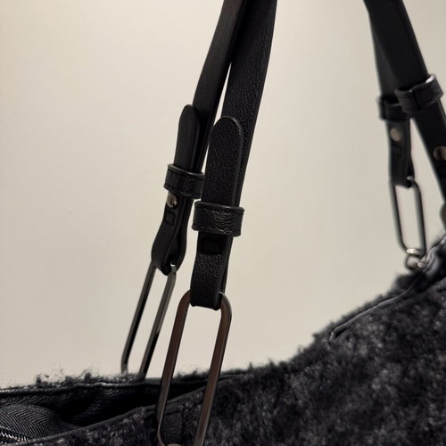 Le Pandorine wool winter shoulder bag like new, black and grey