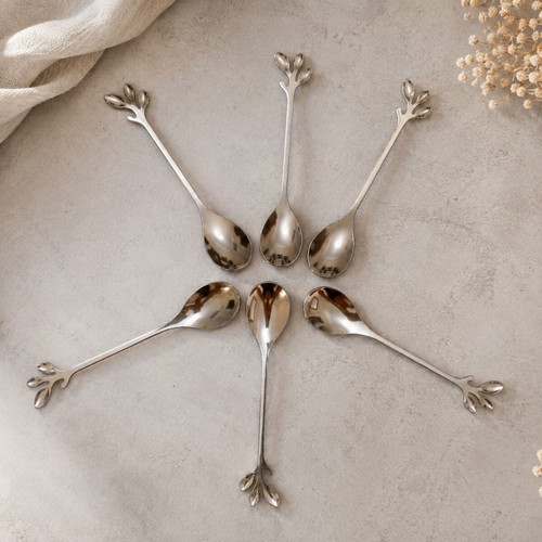 Set of 6 stainless steel spoons with leaf design like new
