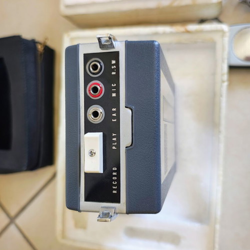 Sanyo Corder MC-2 cassette player like new, broken lid