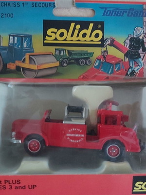Solido fire truck 2100 like new