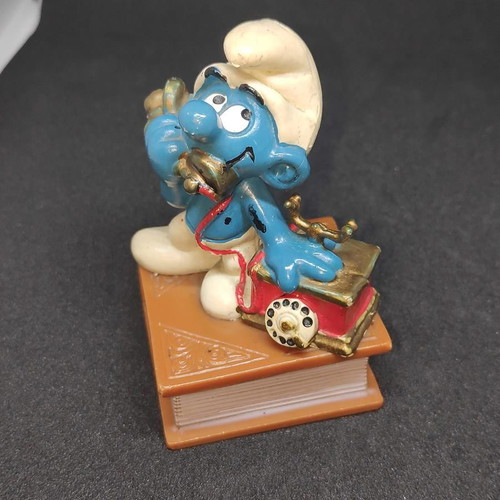 Smurf Peyo Figure with Phone and Box like new