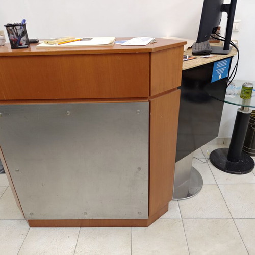 Hair Salon Equipment Set with Chairs and Tables