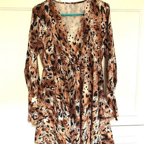 Leopard print dress with ruffle sleeve, size large