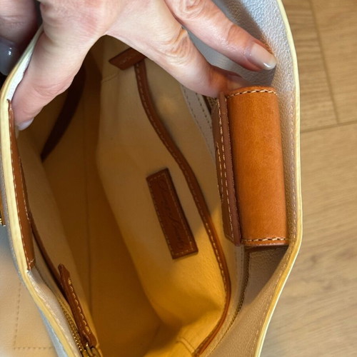 Dooney & Bourke white leather crossbody bag like new