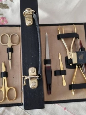 Leather manicure and pedicure tool kit like new