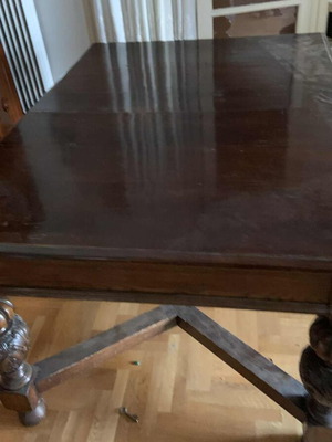 Κλασικό σκαλιστό τραπέζι μεταχειρισμένο από καρυδιά