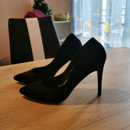 Black pumps like new, size 40 with fuchsia insole