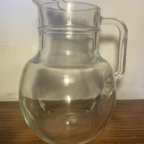 Glass Water Wine Pitcher like new, 1lt capacity, heavy thick glass