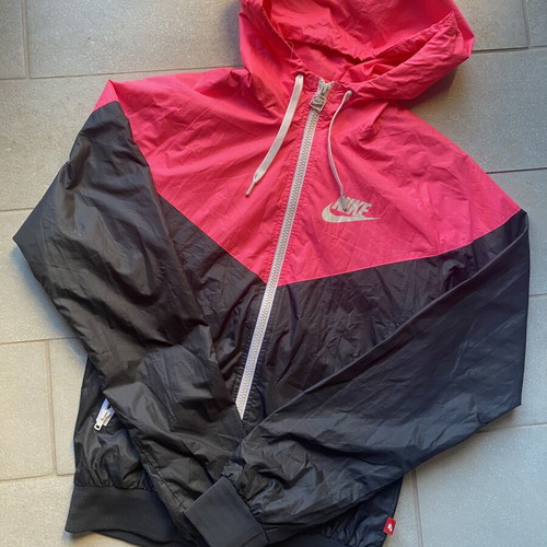 Nike Windrunner lightweight jacket pink and black, size S