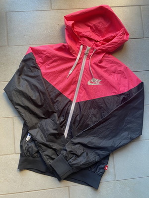 Nike Windrunner lightweight jacket pink and black, size S