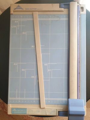 Tabletop paper cutter like new for photos and paper