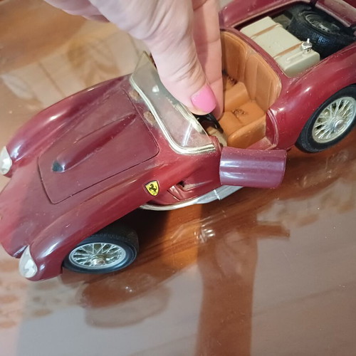 Ferrari 250 Testa Rossa 1958 Die-Cast Model 1:18 New Shell Collezione