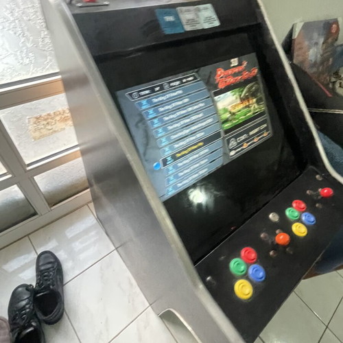 Παιχνίδι δεκαετίας 80 σαν καινούργιο, με κλασικά παιχνίδια και άψογη οθόνη