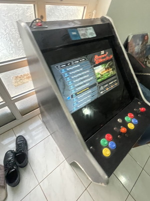 1980s Arcade Game like new, with classic games and perfect screen