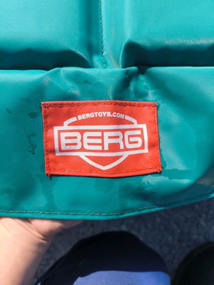Berg EazyStore 220x330 trampoline used