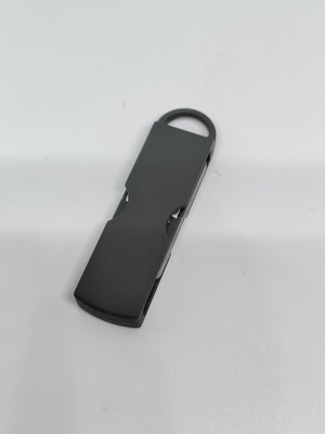 Електронен смартфон USB-C запалка като нова, компактен черен дизайн