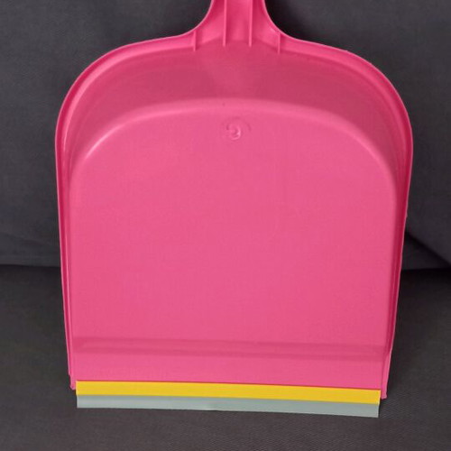 Plastic dustpan new with rubber pink 20x31x11