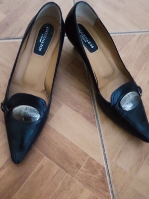 Leather shoes used No36, black with pointed toe and metal badge