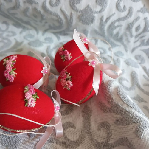 Set of 4 small decorative Easter eggs like new, 5cm