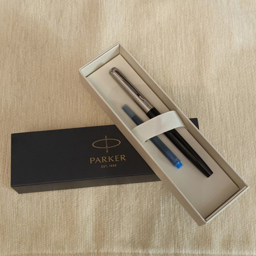 Parker Jotter Fountain pen, new with case and blue ink