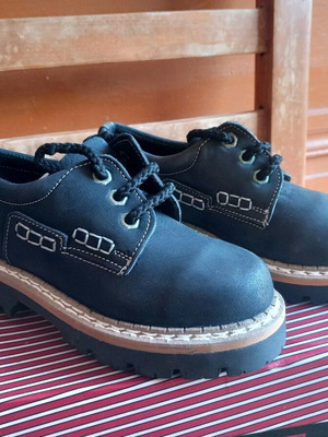 Adam's Shoes kids black shoes new, size 29, derby style