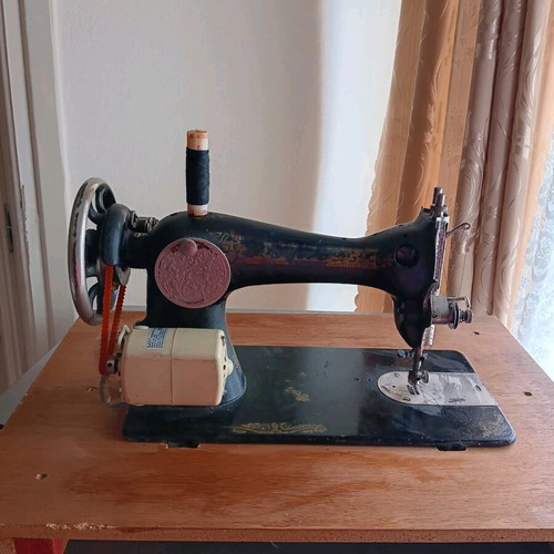 Singer sewing machine used, functional