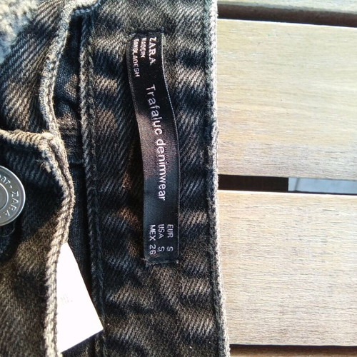 Y2K Grunge denim skirt Zara like new with rips, black