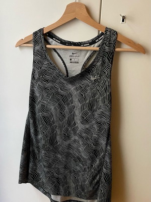 Nike Dri-Fit sleeveless top used, size M, black and white