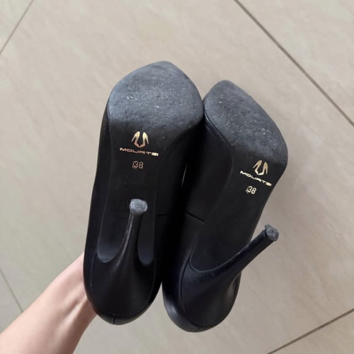 Mourtzi pumps used, size 38, black in good condition