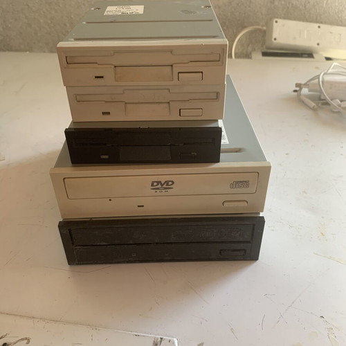 Floppy drives and DVD drives bundle used, untested